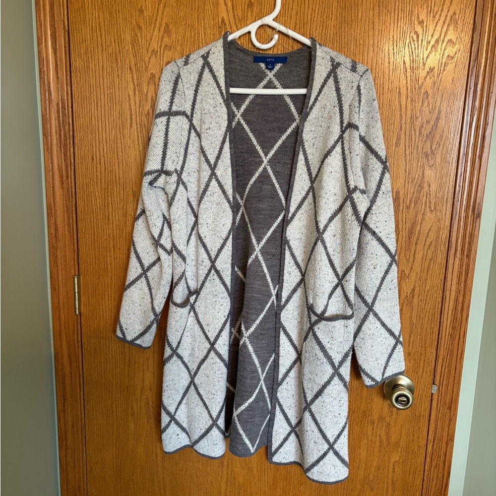 Apt. 9 Cream and Gray Diamond Cardigan
